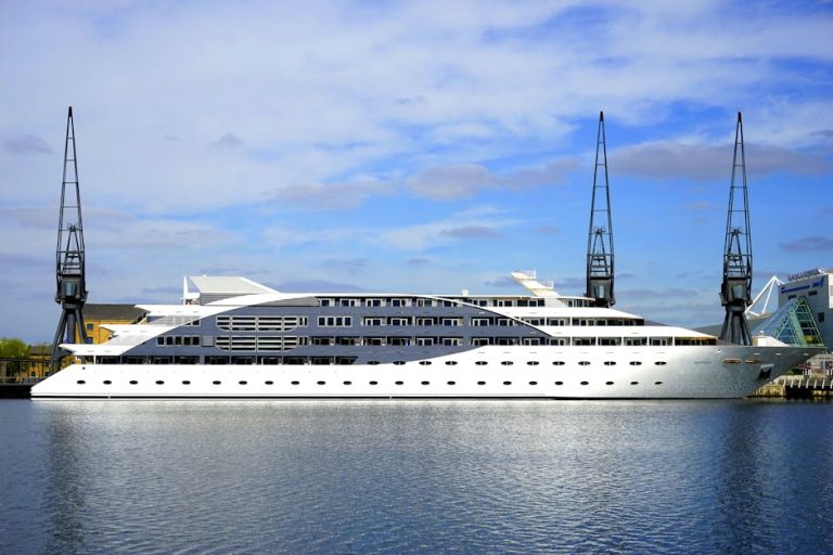 Sail Away: The Ultimate Guide to Booking Your Dream Cruise Ship Vacation